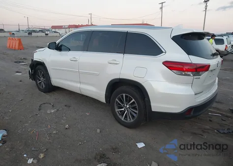 2017 Toyota Highlander Xle z USA, uszkodzony, nr VIN 5TDJZRFH1HS514363